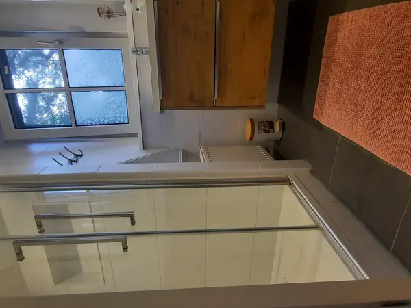 Badkamer met douchecabine